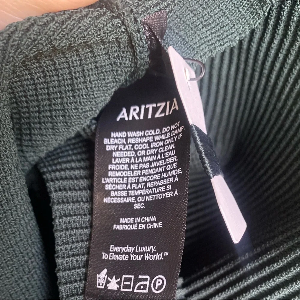 New Aritzia Babaton Sculpt Knit Scouted Longsleeve Tight open-back knit top - Picture 11 of 13